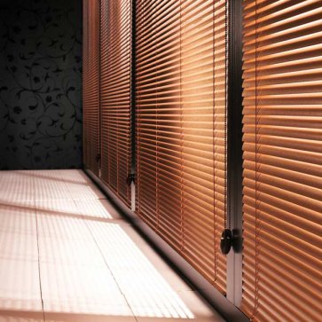 persiana veneciana de aluminio imitación madera